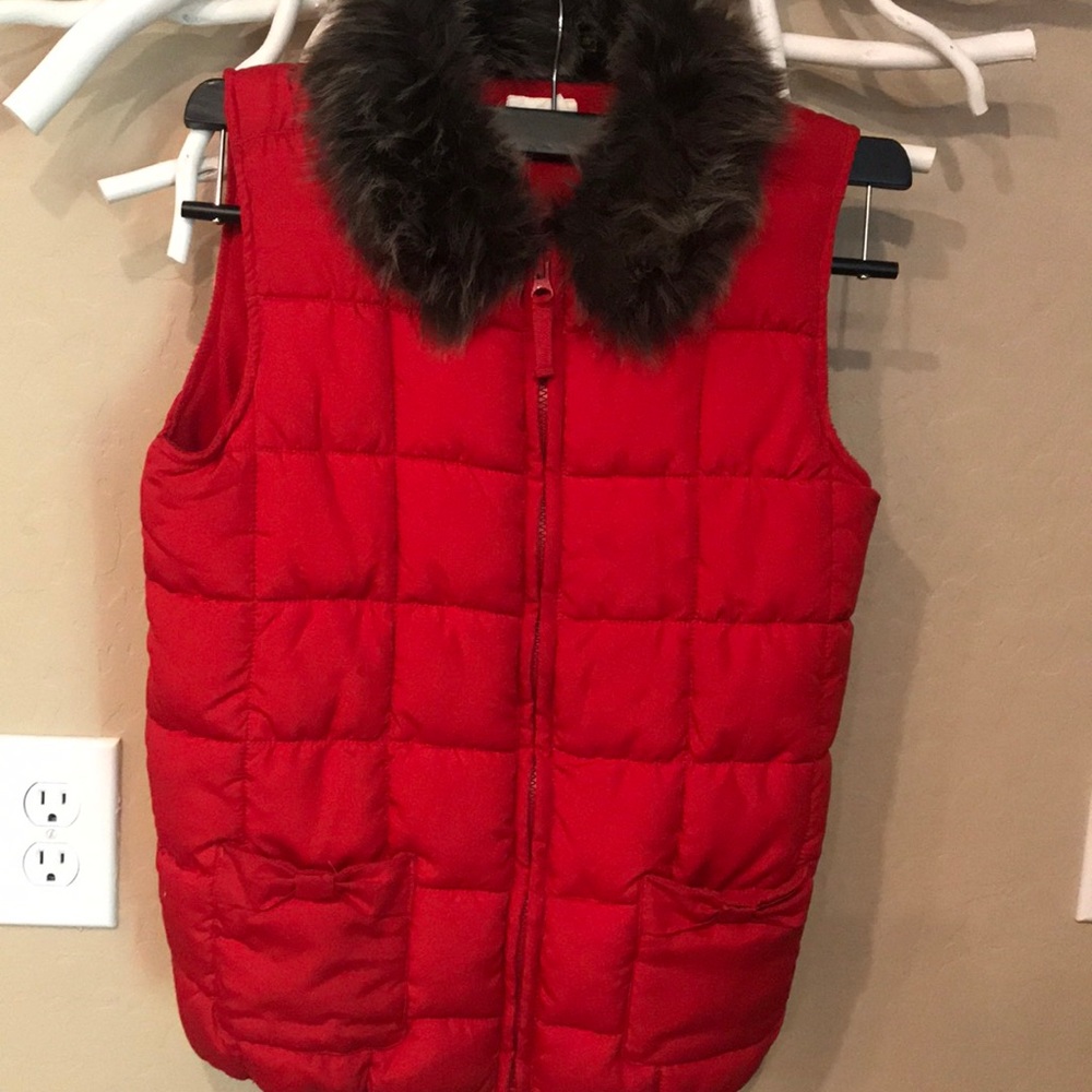 Girls puffer best with fur collar sz XL (14)
